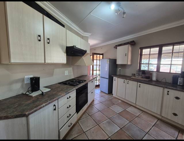 2 BEDROOM HOUSE FOR SALE IN VANDERBIJLPARK SE 4